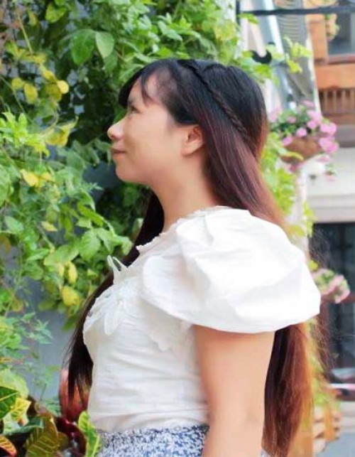 美工班坚持梦想的女孩